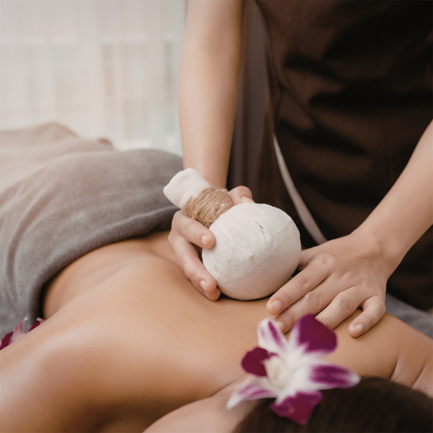 Herbal Compress – Giải tỏa bằng thảo dược nóng